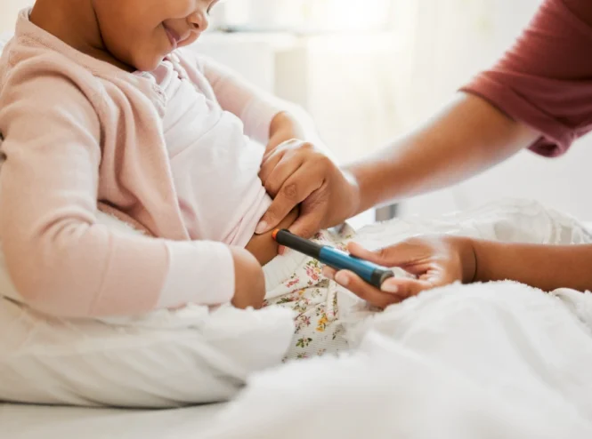 Injecting insulin in children